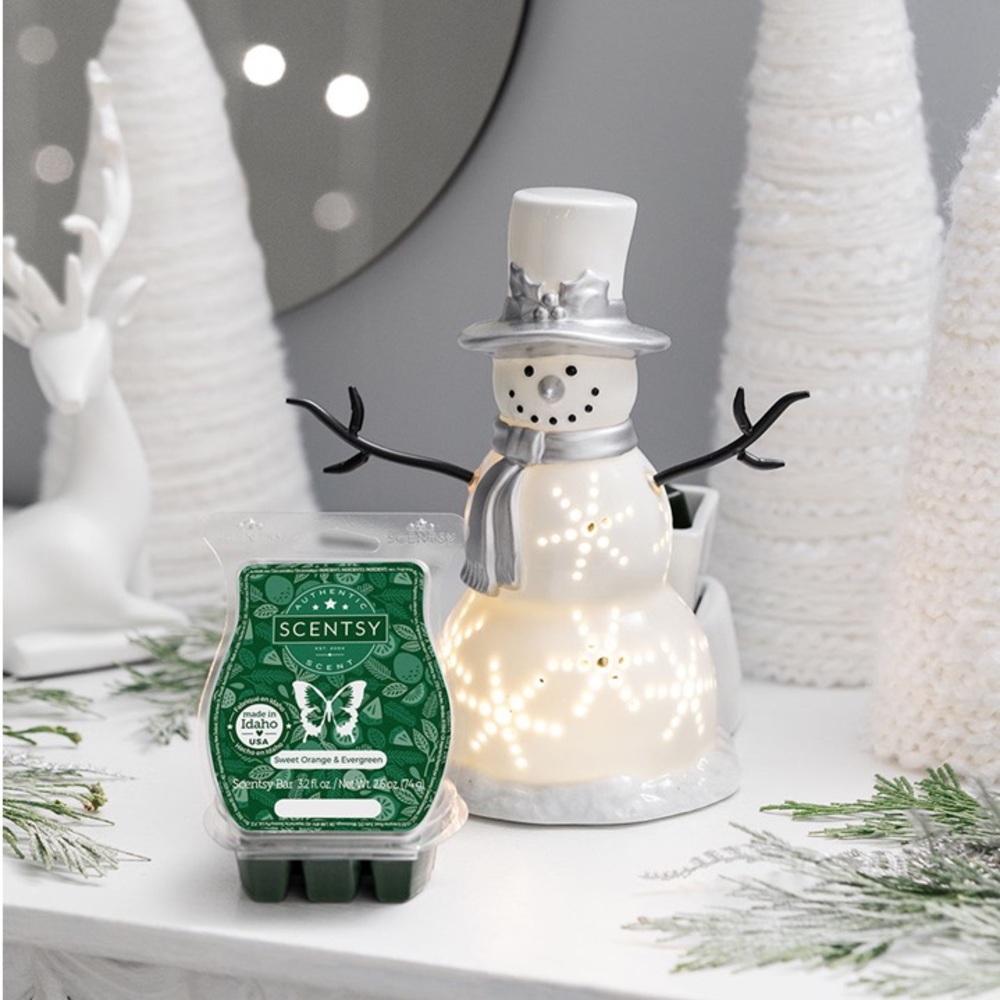 Scentsy Sparkling Snowman burner. BNIB